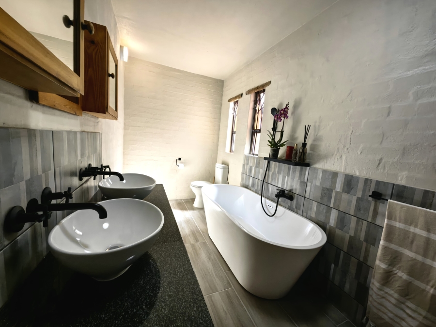 5 Bedroom Property for Sale in Waterkloof A H North West